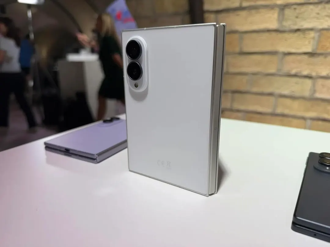 Apple's iPhone Duo Debut Drives 300% Spike in Samsung Galaxy Z Fold8 Searches