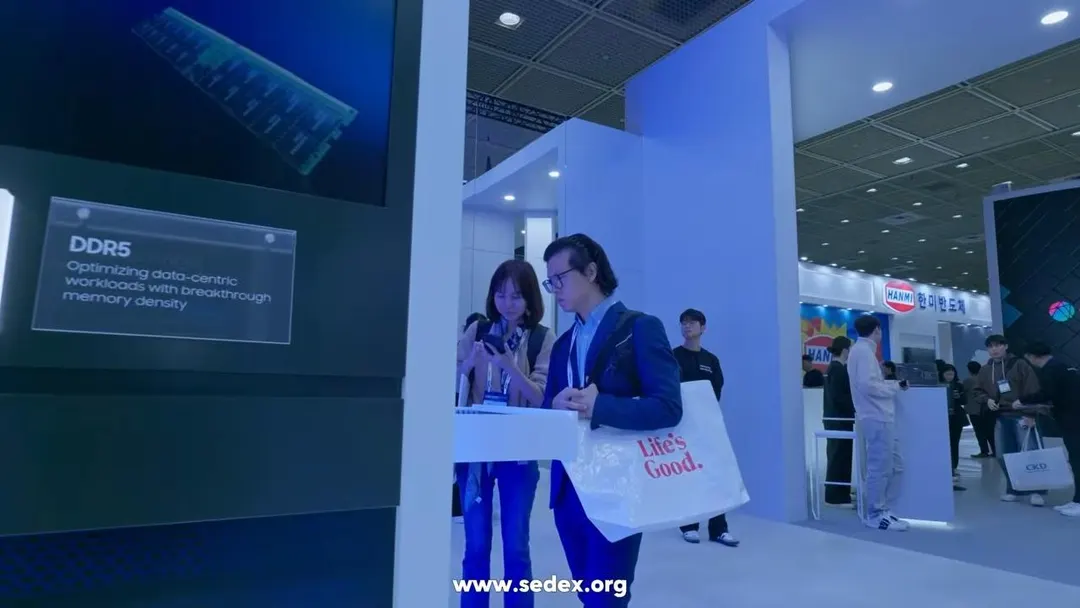 Samsung and SK Hynix Show Rival HBM4 Stacks at SEDEX 2026