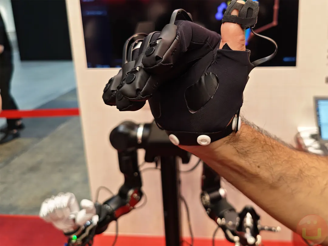 Murata and MELT Showcase ContactGlove3 Pro for Robot Training