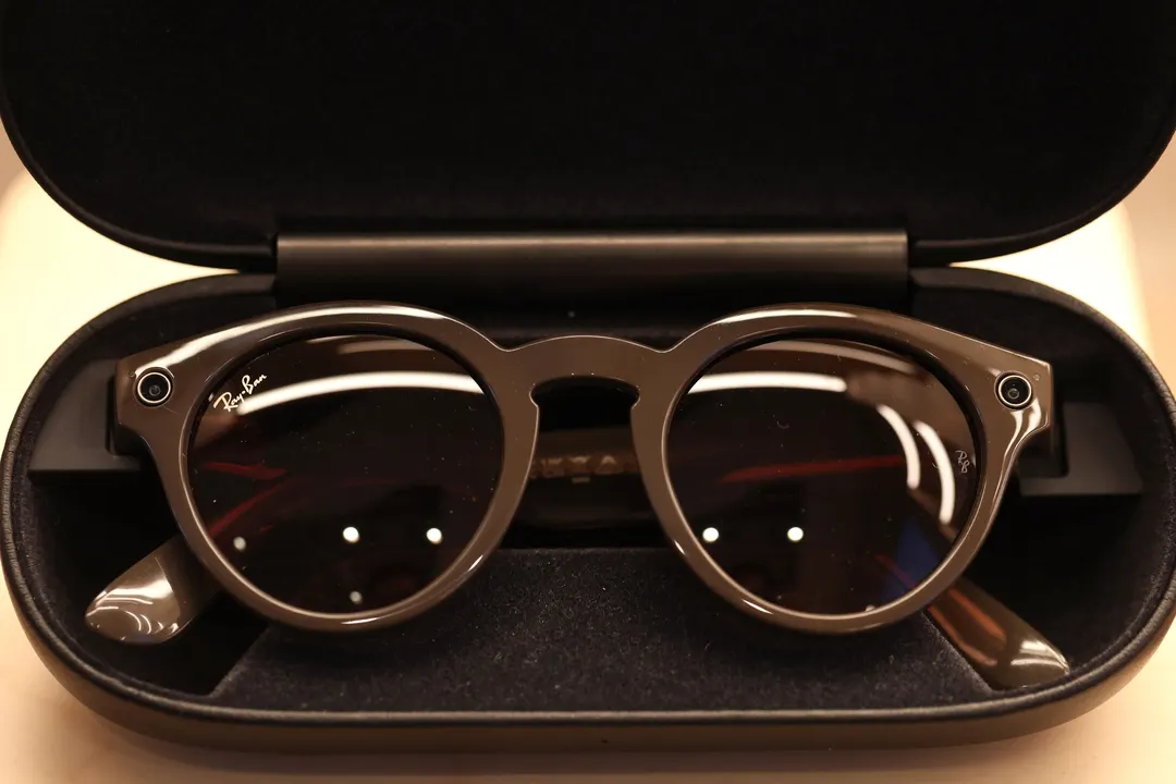 EU Requires Smart Glasses LED to Shut Camera Off When Covered: GDPR Now Falls on Makers