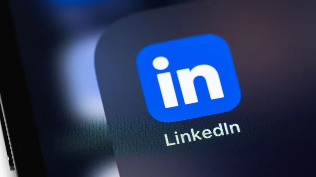 LinkedIn tests Network feed and digital business cards
