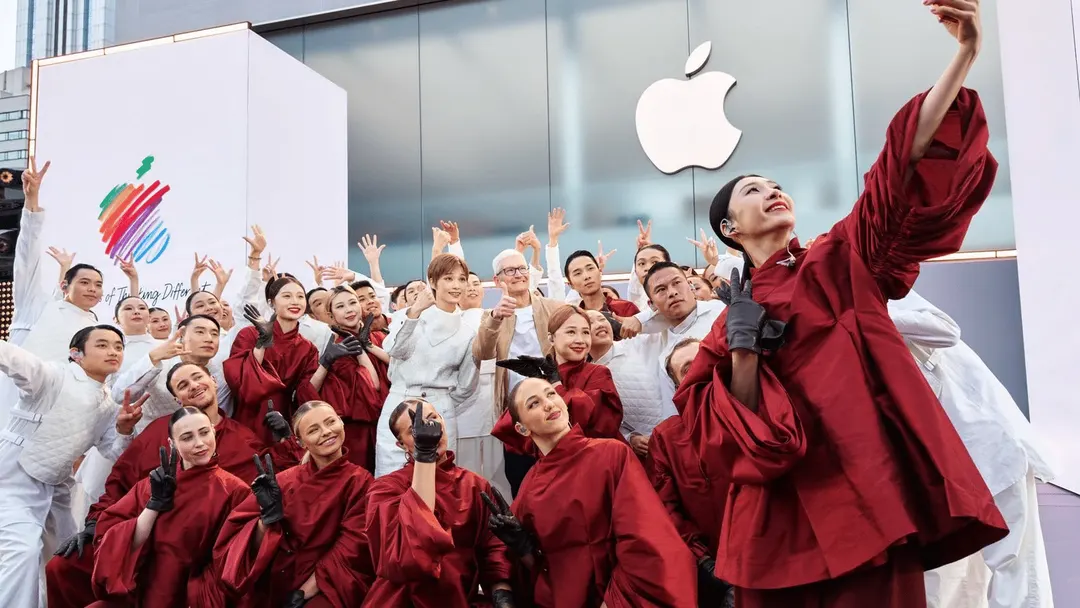 Tim Cook to Visit China as Apple Executive Chairman