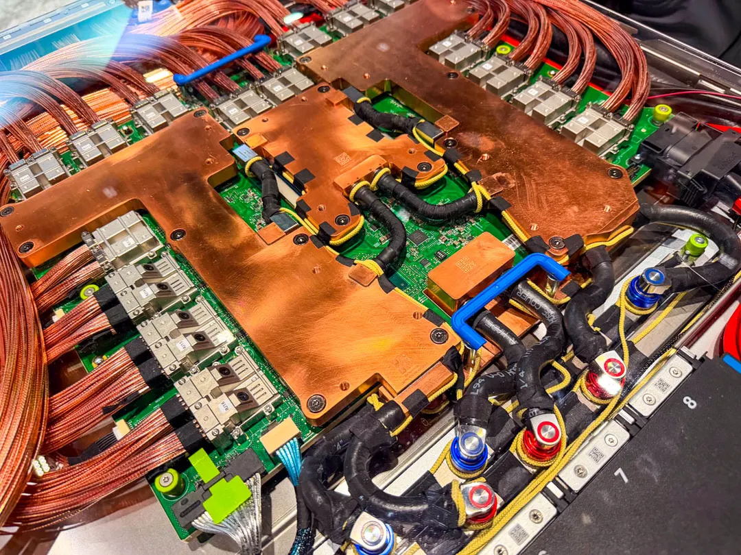 AMD Helios HPE Juniper QFX5252 Switch Tray Shown at OCP 2026