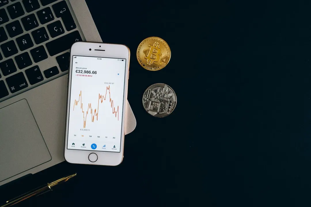 Schwab Crypto Opens to All Retail Clients via Paxos Sub-Custody