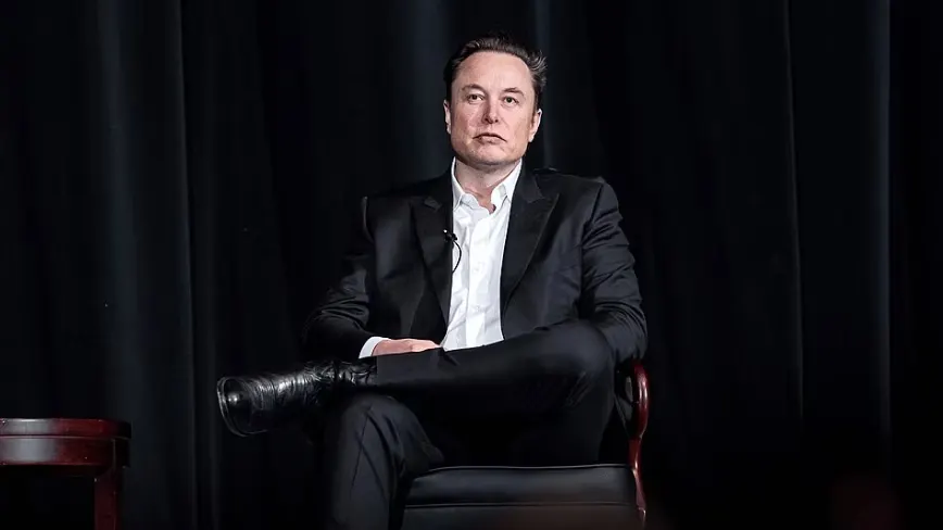 Musk tells Isaacson only AI and robots can fix US debt