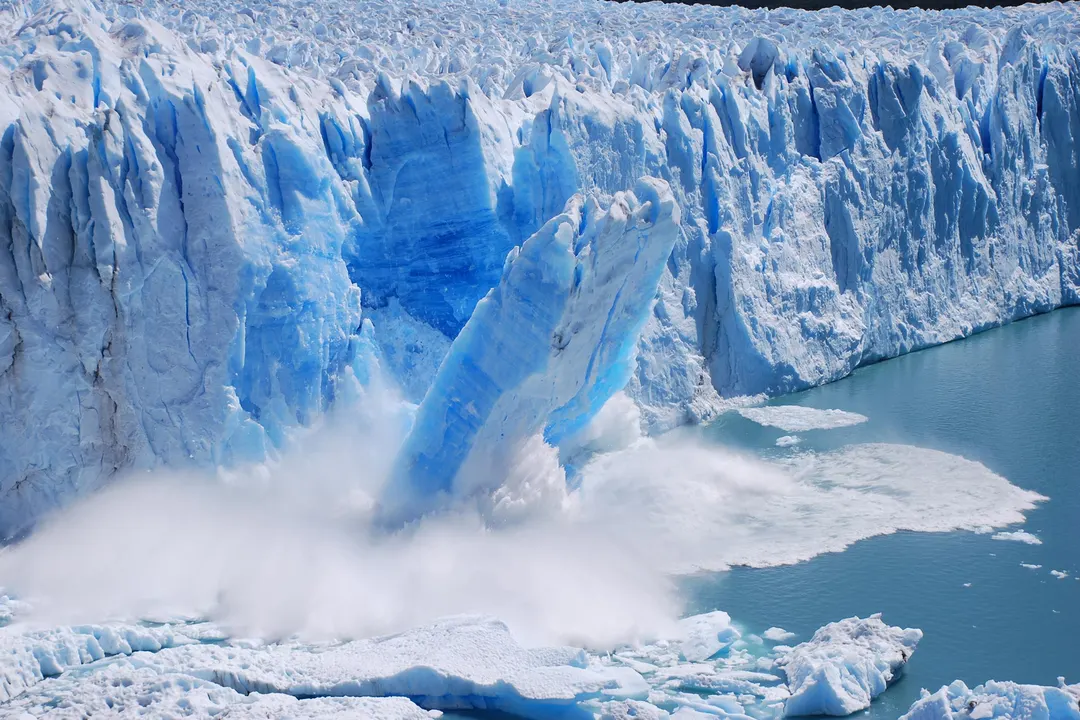 Satellites show Antarctic ice cliffs stabilizing after rapid collapse