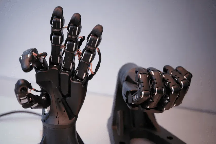 PHYBOT debuts PhyHand 23-DoF direct-drive dexterous hand at Canton Fair