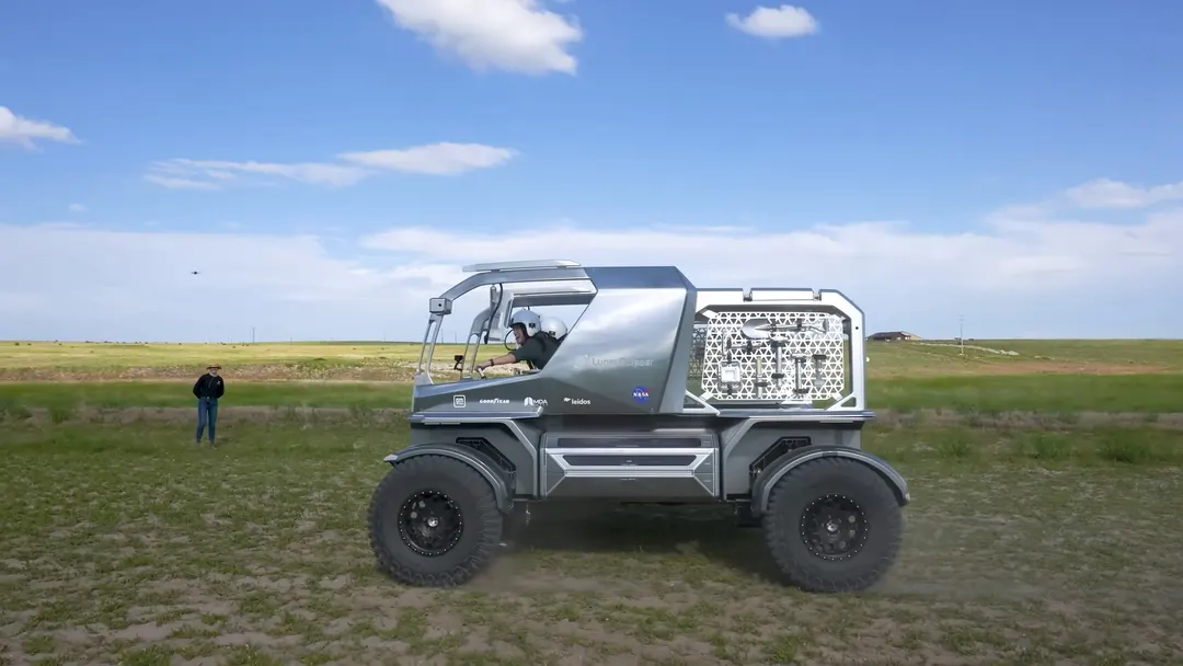 Lunar Outpost shows off LTR rover for a future Moon base