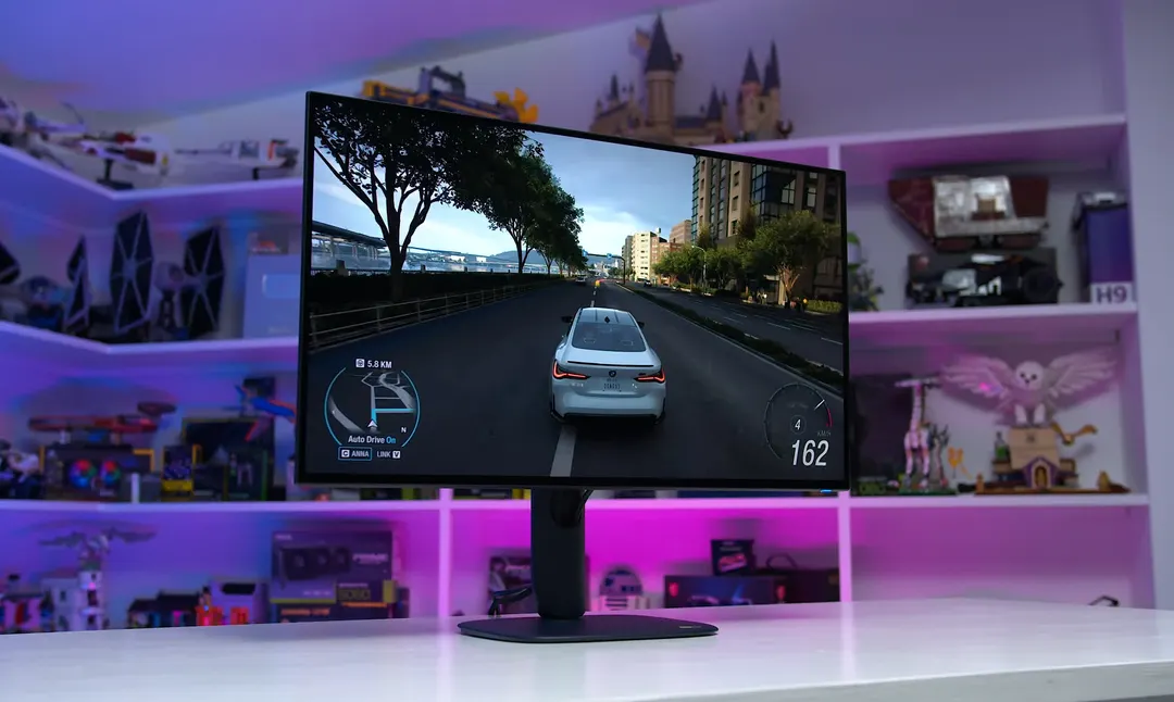 Alienware AW3226Q review: 32-inch 4K OLED with RGB stripe for $700