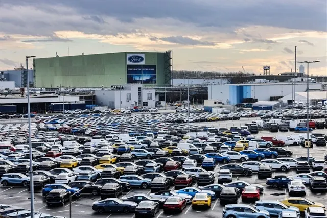 Global passenger car registrations fall 6% in first eight months of 2026