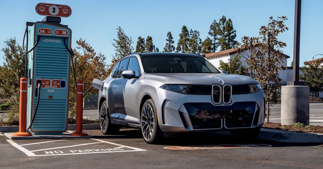 BMW iX5 hits 464 kW in first public fast-charging demo