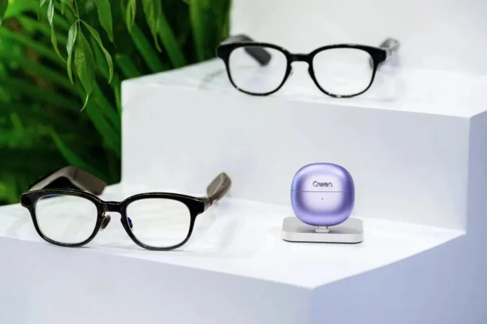Alibaba N1 Pro brings eye tracking to smartglasses