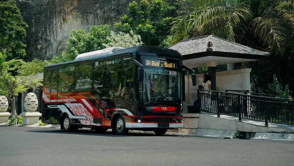 Hyundai electric buses and Chaevi chargers arrive in Bali