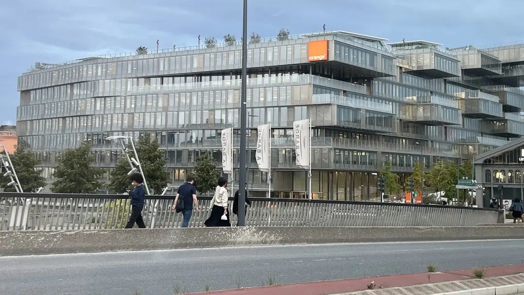 Orange mobile outage cuts calls and data across France