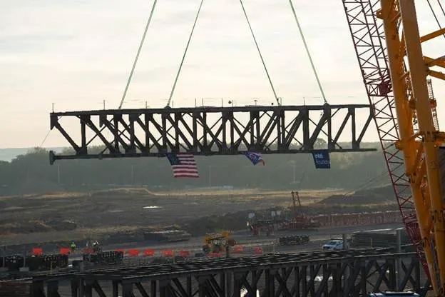 Intel installs first major structural truss at Ohio One site