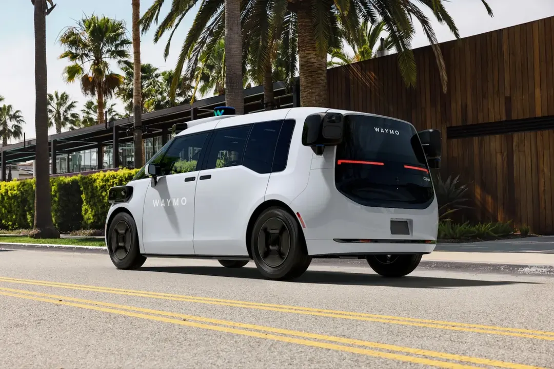 Waymo starts offering rides at Las Vegas airport