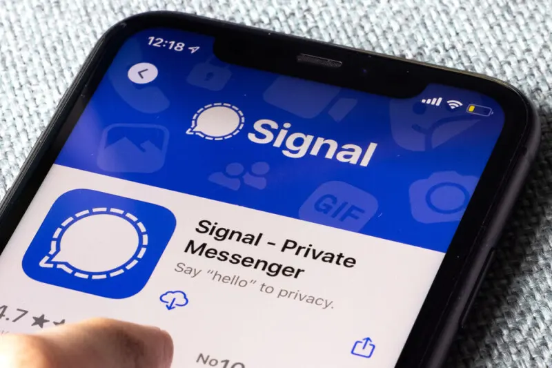 Critical Signal bug could keep mic and camera on after hangup