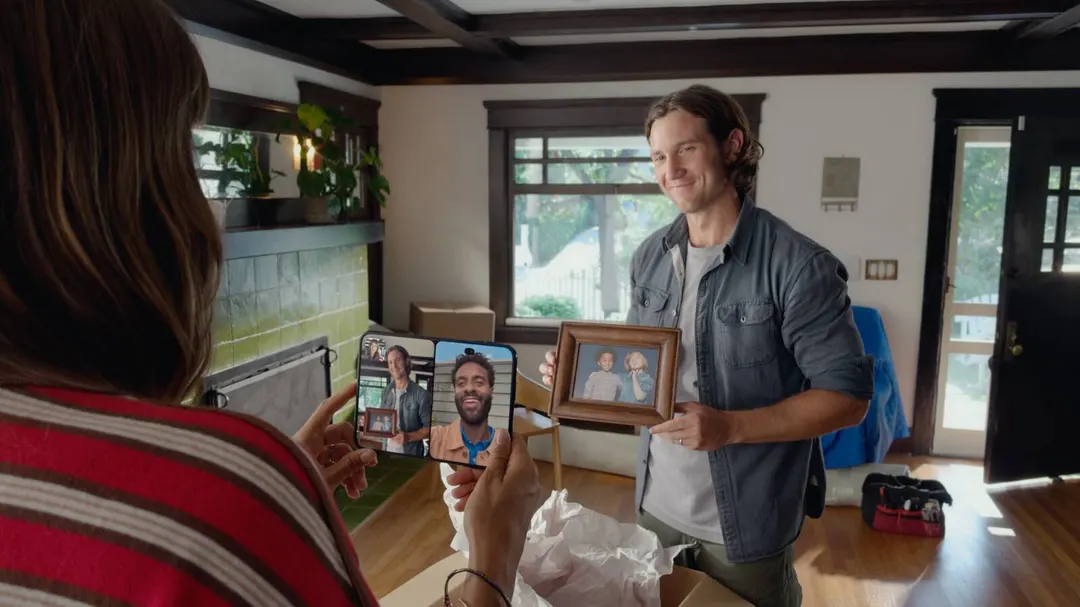 iPhone Duo's Under-Display FaceTime Camera Slammed for 'Trash' Photos