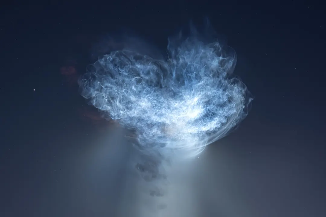 Falcon 9 launch creates glowing "jellyfish" while carrying Dragon to ISS