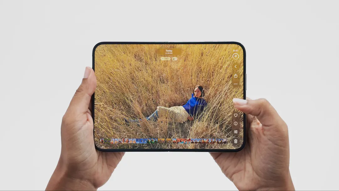 Video shows iPhone Duo inner display wrinkling at the crease