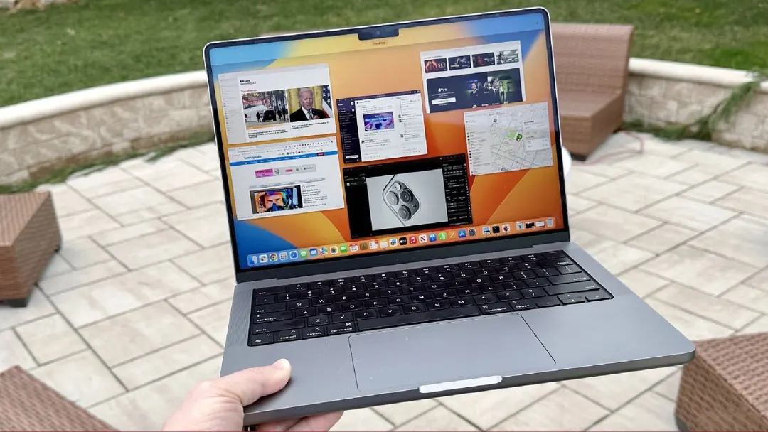 Analysts expect OLED MacBook Pro to cost $300–500 more