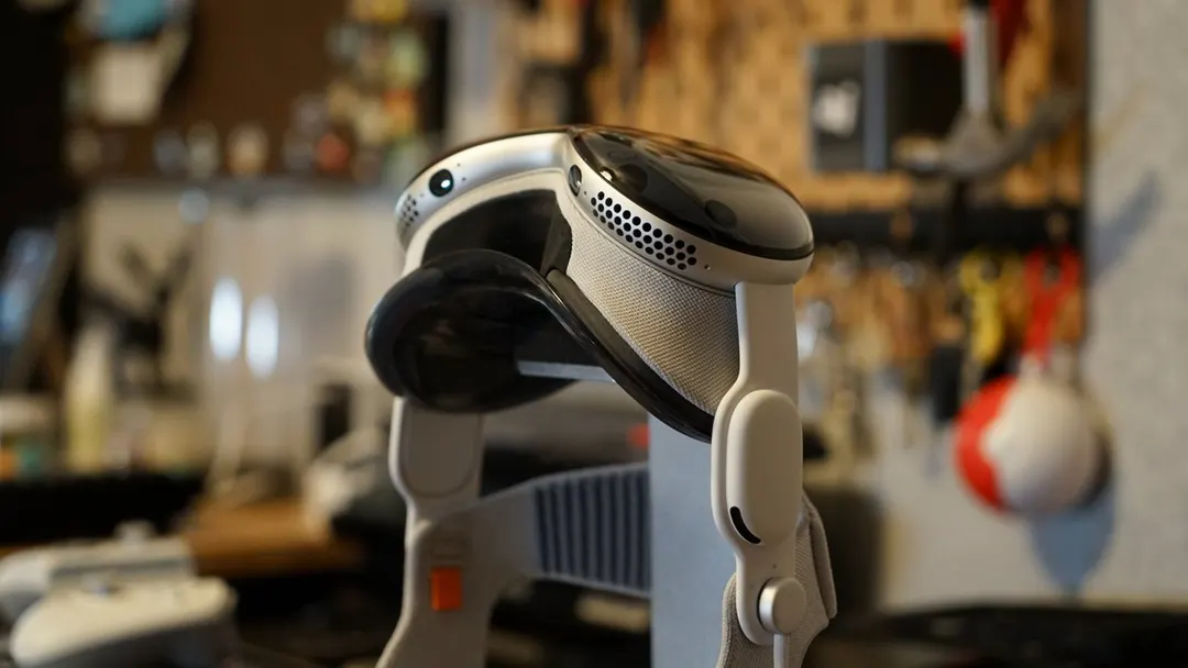 Apple Vision Pro M5 one year later: great hardware, stalled software