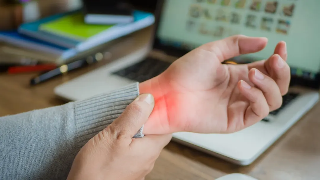 15-minute saline procedure relieves carpal tunnel symptoms without surgery