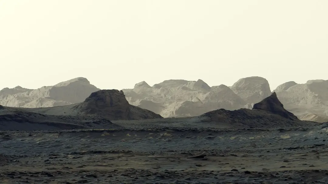 Curiosity captures panorama of mysterious Martian cliffs