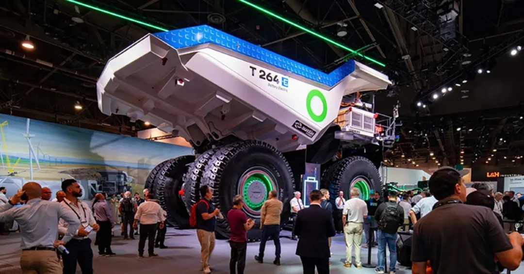 Fortescue uses KUKA robots to handle 6 MW charging cables for mining trucks