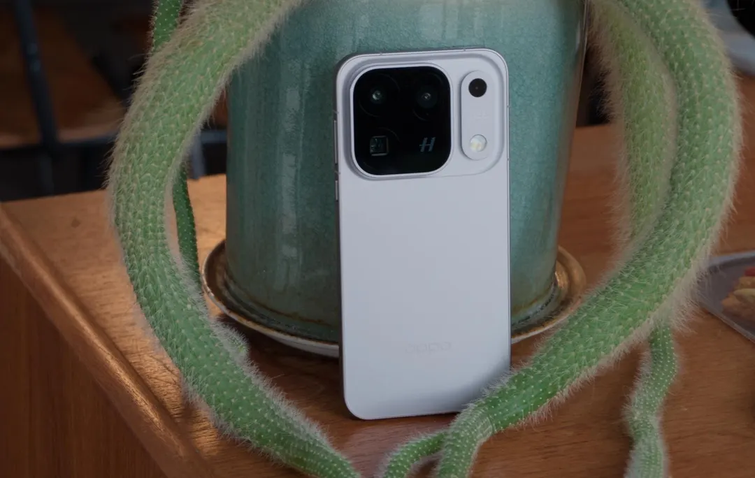 Oppo Find X10 Pro brings near parity across all three cameras