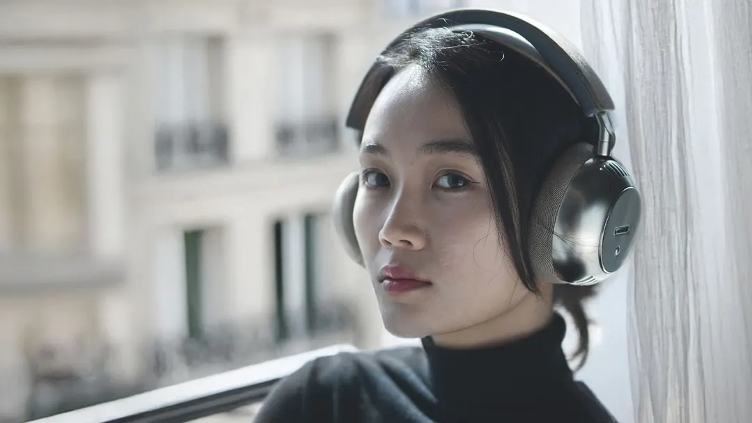 Écoute TH2 headphones pack a real valve pre-amp for £999