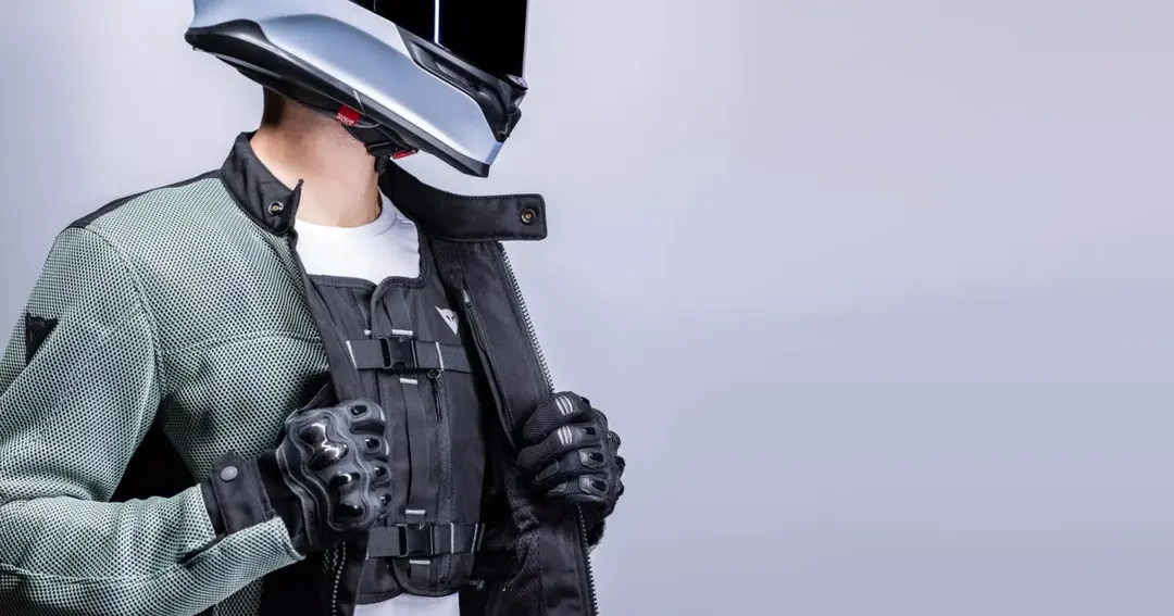 Dainese Smart Go airbag vest weighs 780 g and costs €349
