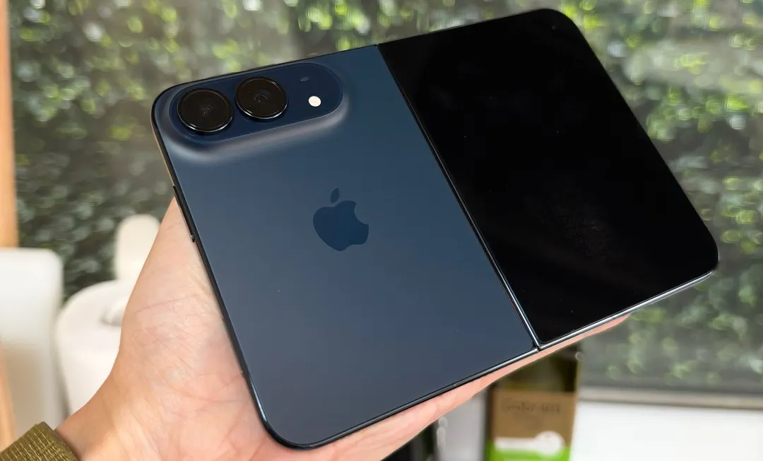 iPhone Duo Launch Begins as First Orders Reach Customers