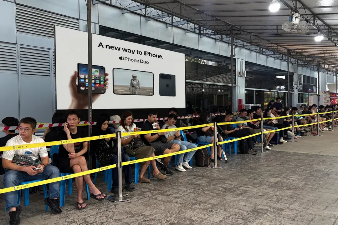 iPhone Duo sells out at most Singapore retail stores within half a day