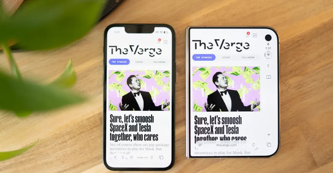 The Verge: iPhone Duo isn't a small phone despite its 5.4-inch cover screen