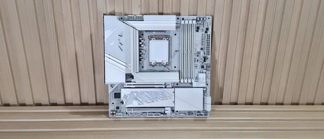 Gigabyte Z890M Aorus Elite WiFi7 Ice review: white Micro ATX board at $209