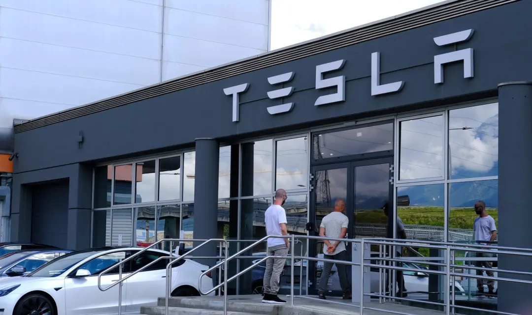 Tesla: Over 75% of New North American Deliveries Now Include FSD