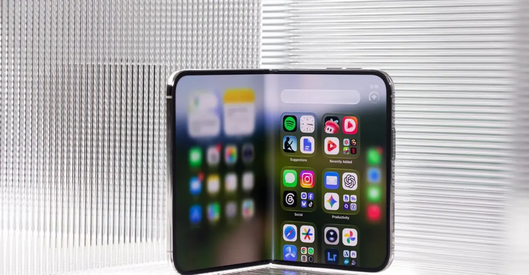 The Verge: iPhone Duo is a 'messy, expensive good time'