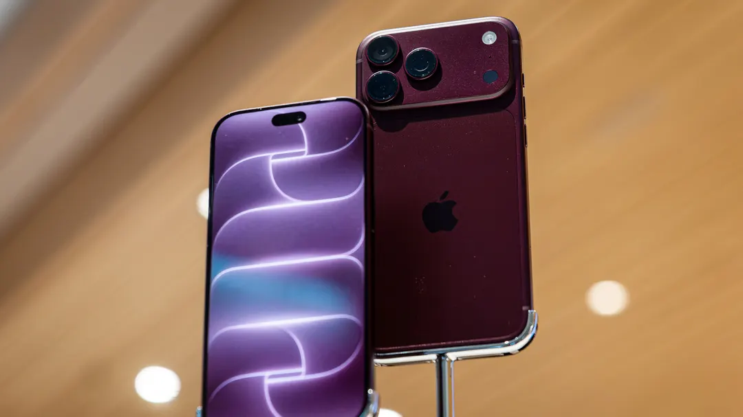 iPhone 18 Pro owners report cooler, tinted displays