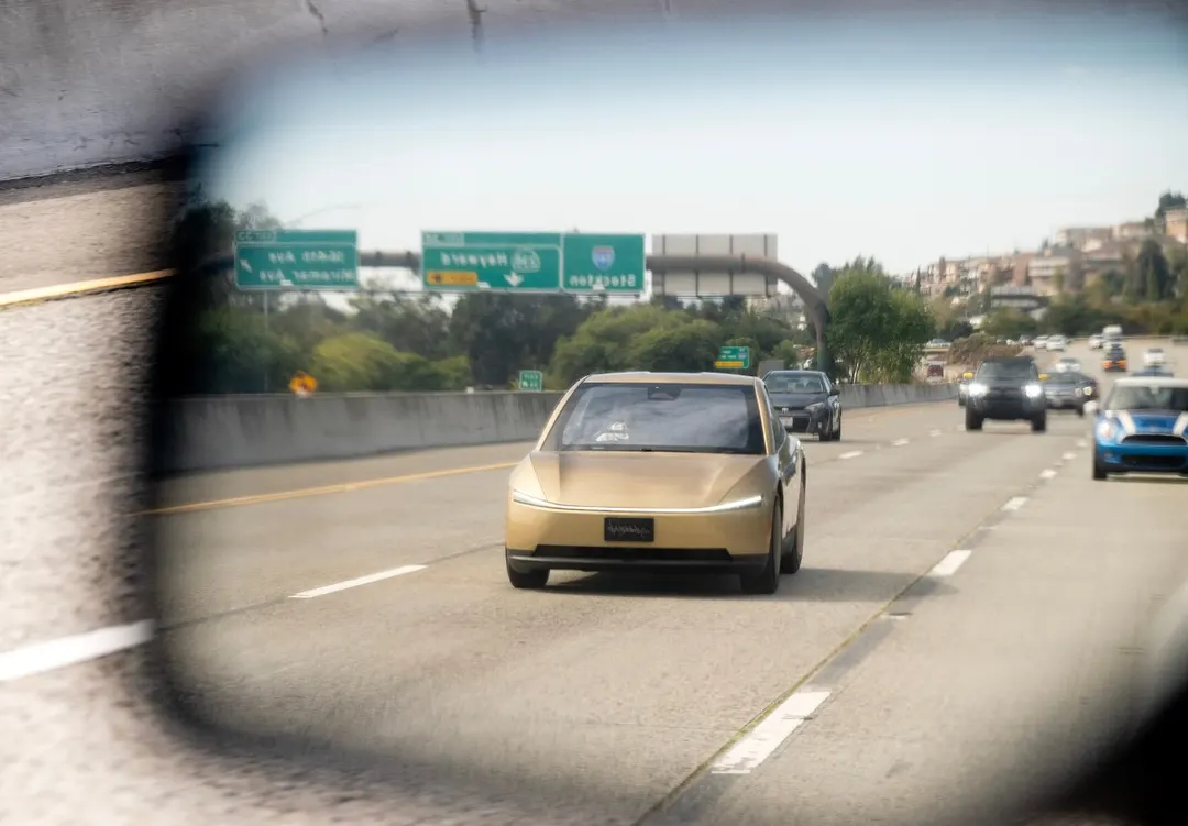 NHTSA proposes cyan lights to signal autonomous driving mode
