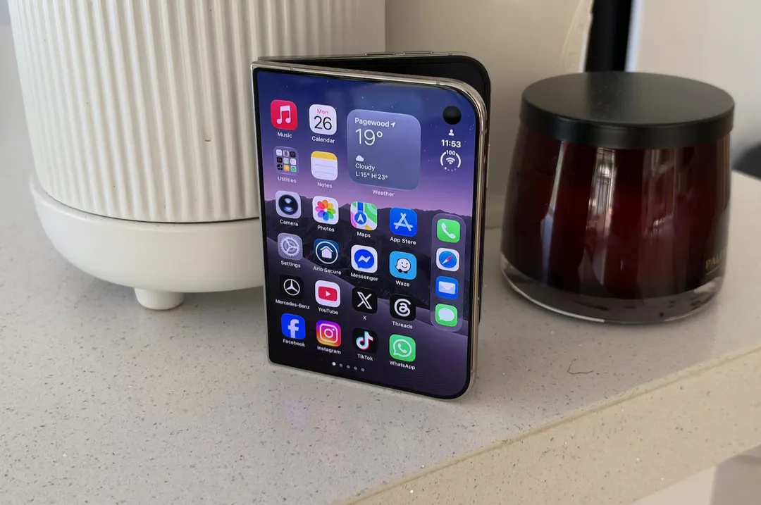 iPhone Duo review: titanium, 254g and 5.4"/7.6" displays