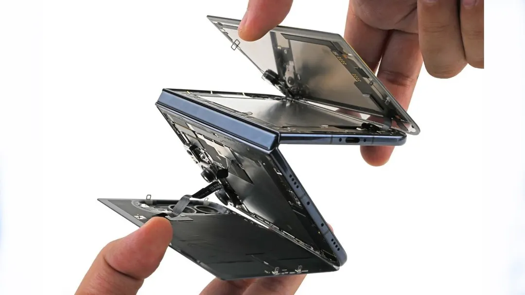 iFixit: iPhone Duo is the most repairable foldable, but scores just 5/10