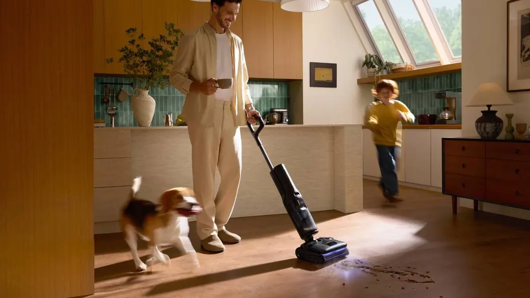 Roborock F25 Ultra wet-dry vacuum with 150°C steam costs £699