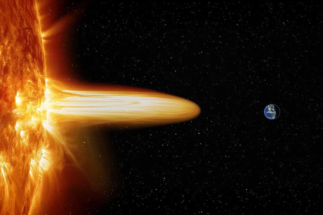 Solar storm's magnetic cloud expanded 21% and tripled in heat