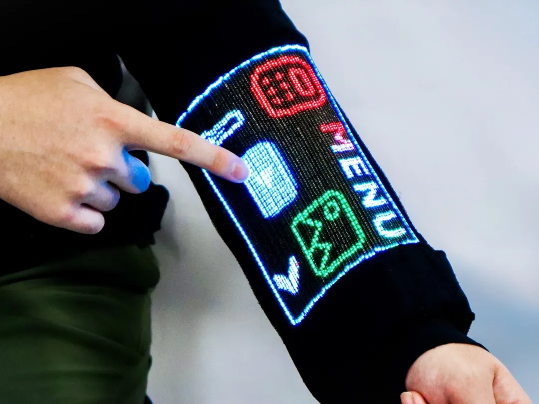 NUS researchers weave a working touchscreen into a fabric sleeve