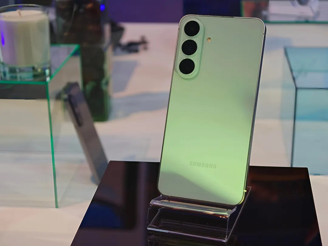One UI 9 rolls out wider, eligible devices start at Galaxy S23