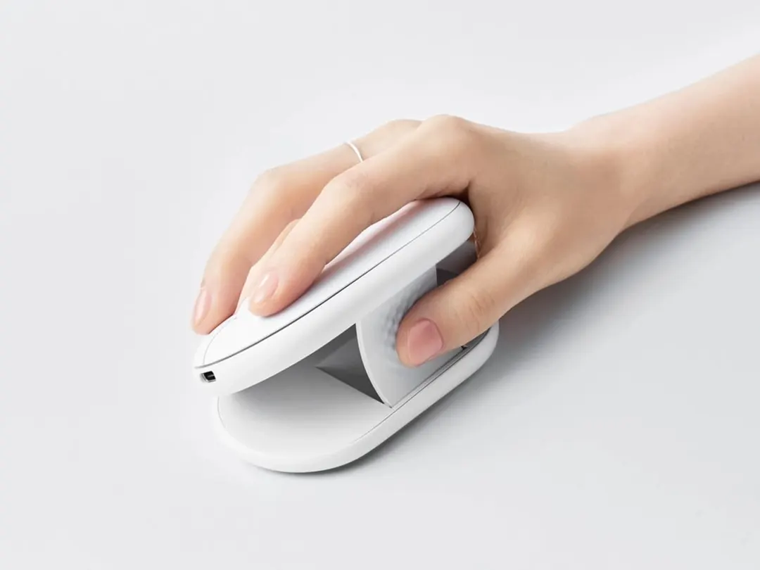 Logitech Pebble Up mouse flips up into a vertical grip