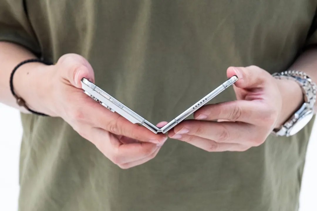 iPhone Duo breaks after 75,001 folds, far below Samsung foldables