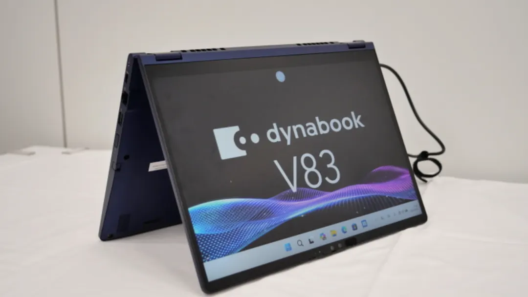 Dynabook V83/PA: a 989g convertible with a stylus that charges inside
