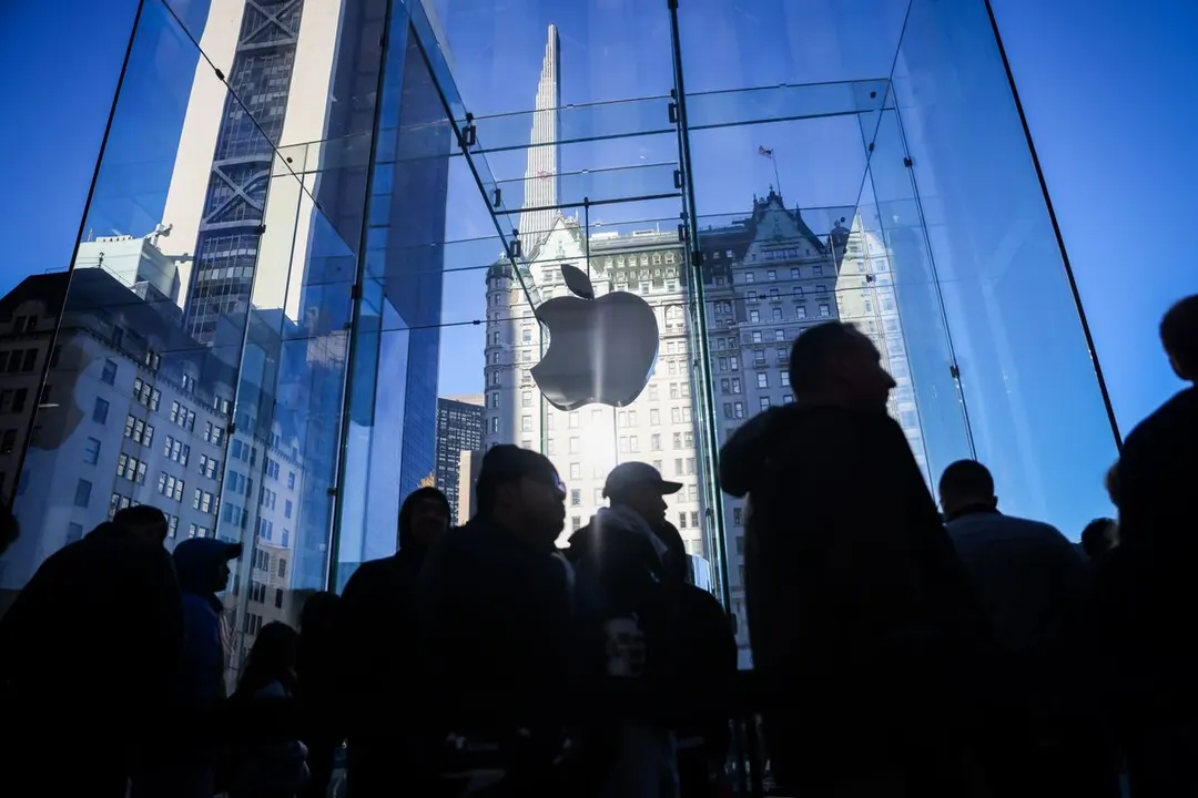 Apple weighs $2,899 price for 14-inch MacBook Pro with OLED touchscreen and M5 Pro